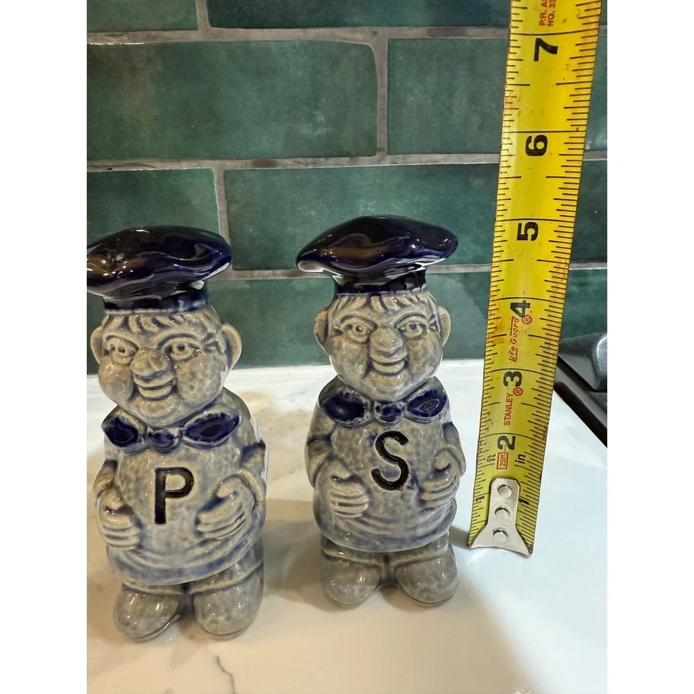 Vintage Set of Twin Blue Chefs Salt and Pepper Shakers 5